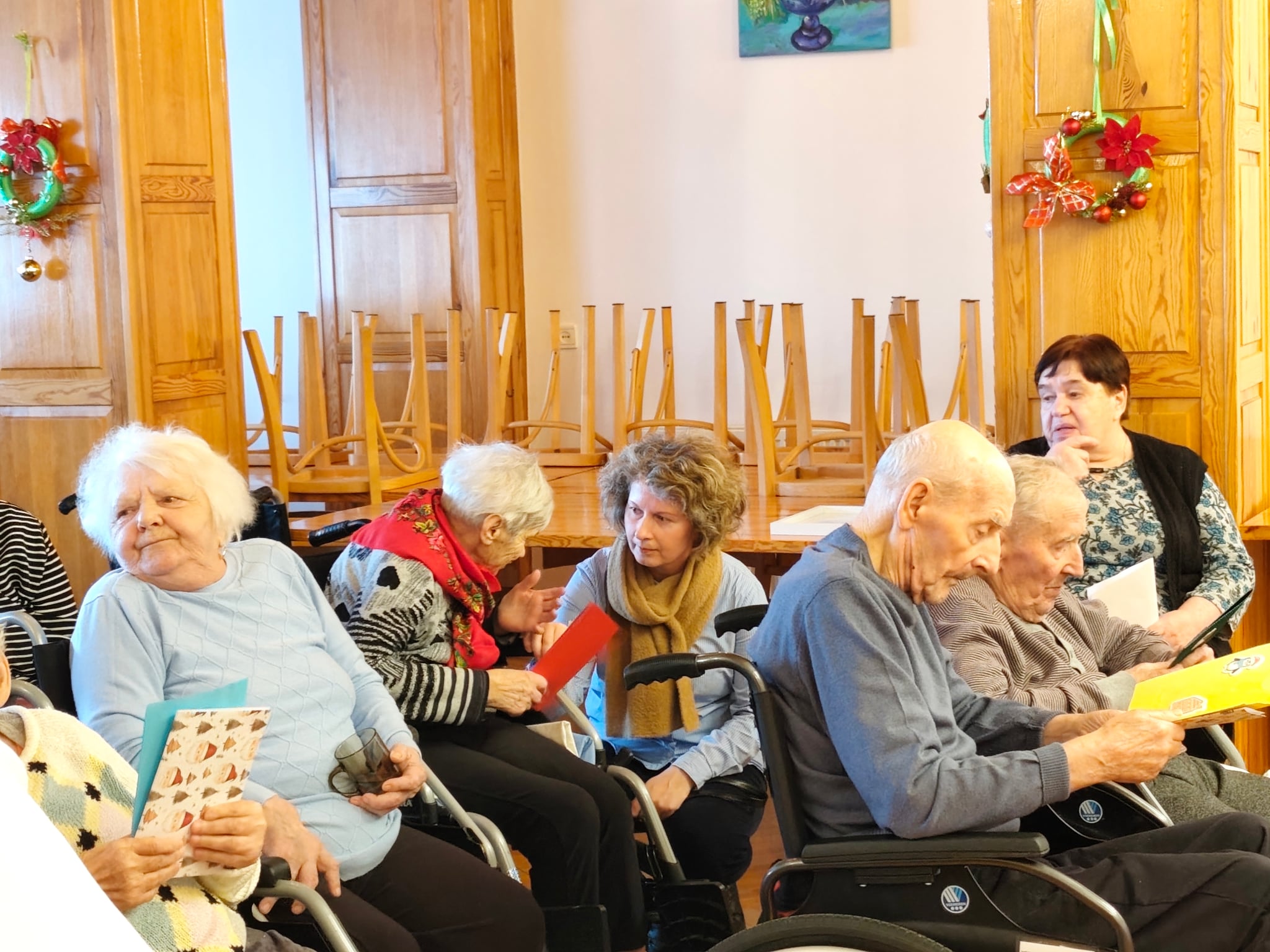 Wizyta uczniów Staszicówki w Domu Pomocy Społecznej w Kurozwękach