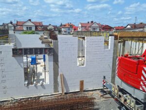 Plac budowy BCU. Widać budowę ścian budynku