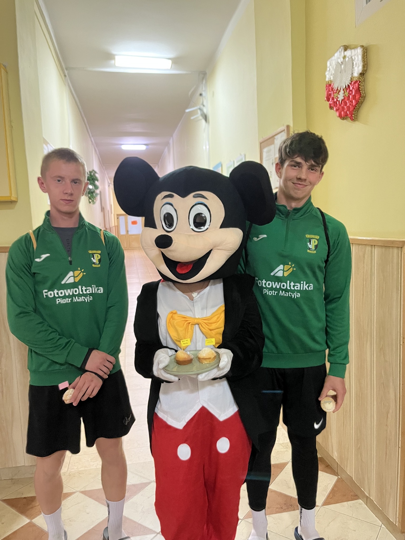 Wspólne zdjęcie z niespodziewanym gościem- Myszką Miki.