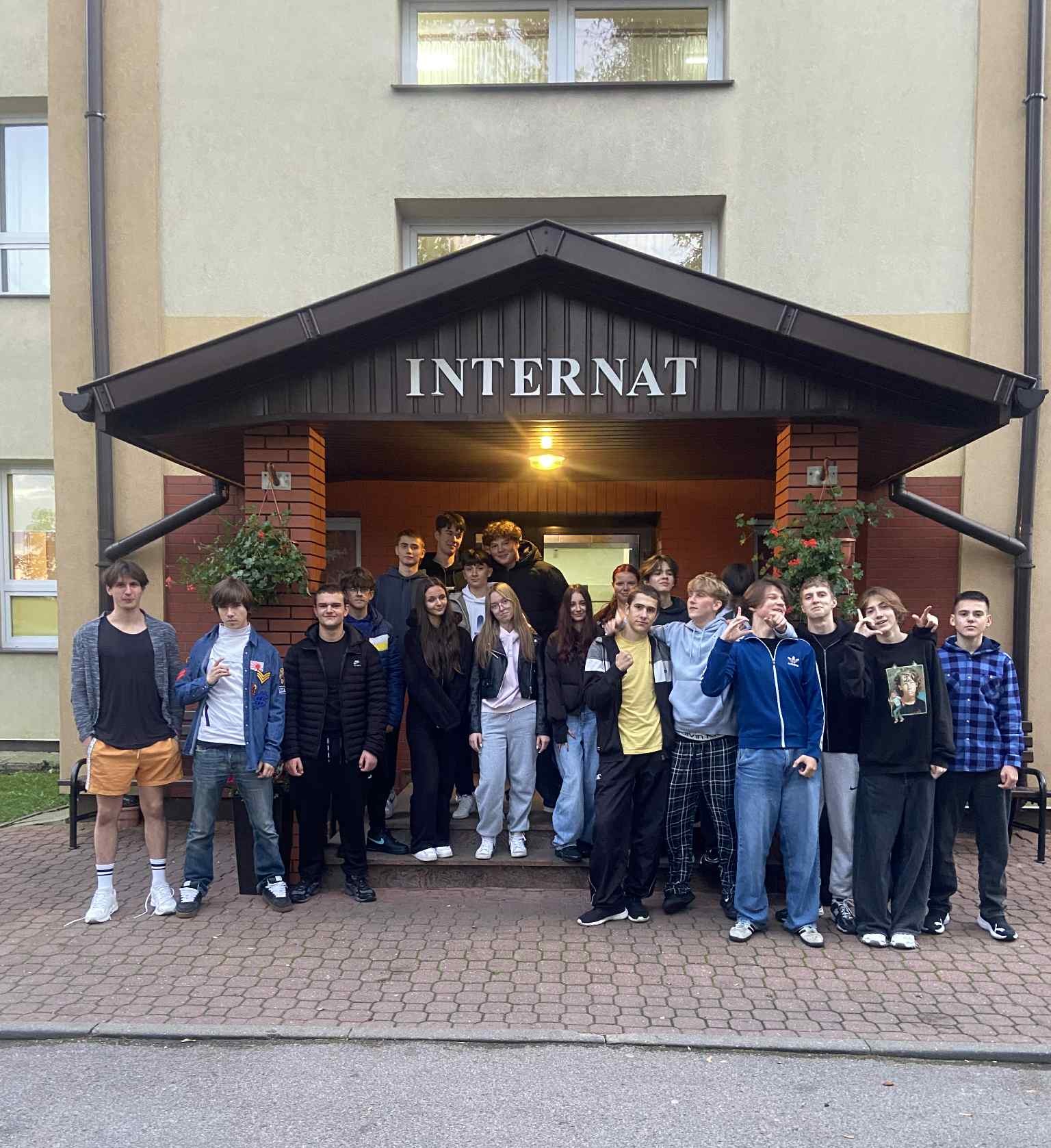 Wspólne zdjęcie najmłodszych mieszkańców internatu.