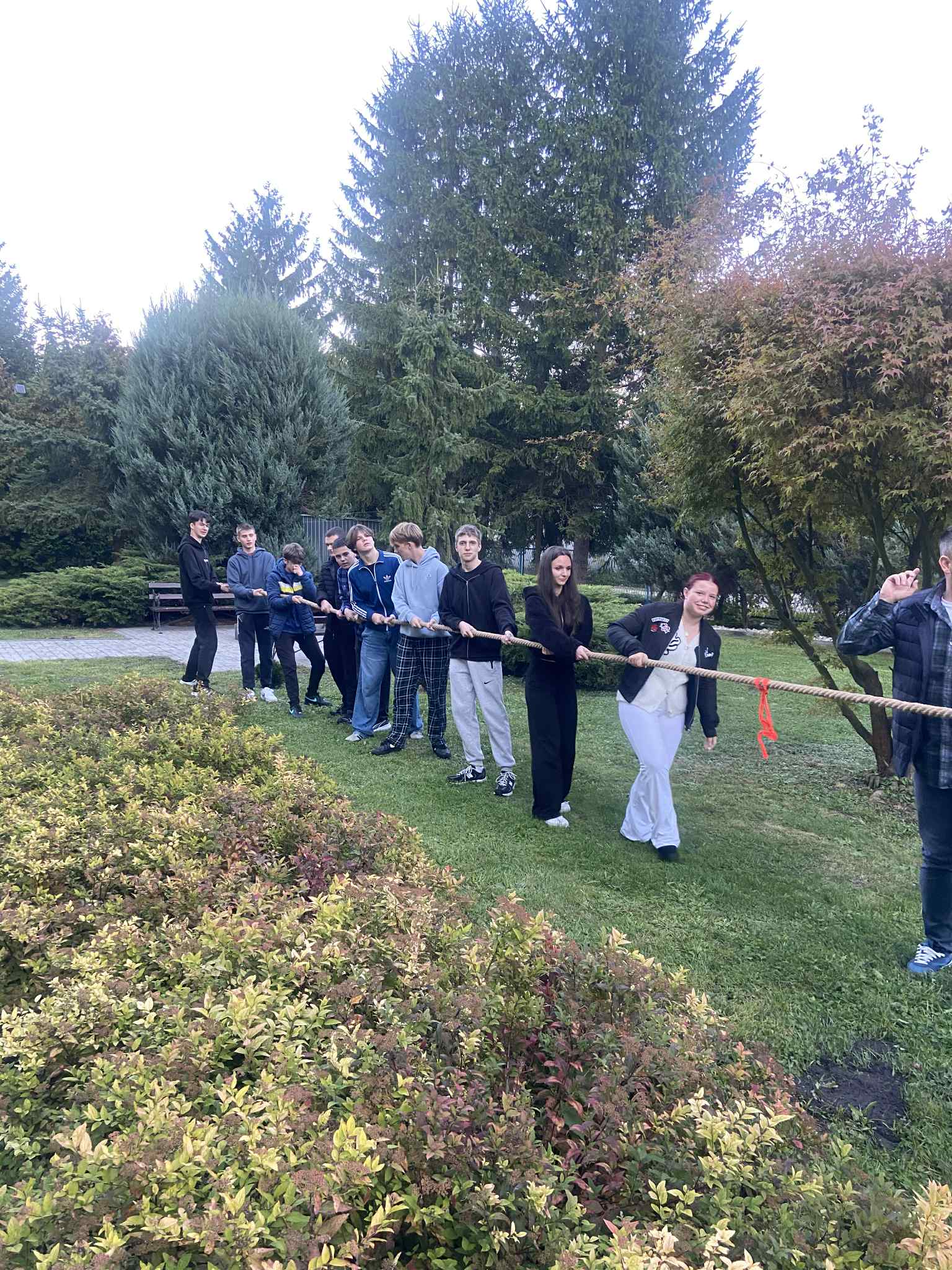 Bitwa na mięśnie, czyli młodzież podczas przeciągania liny