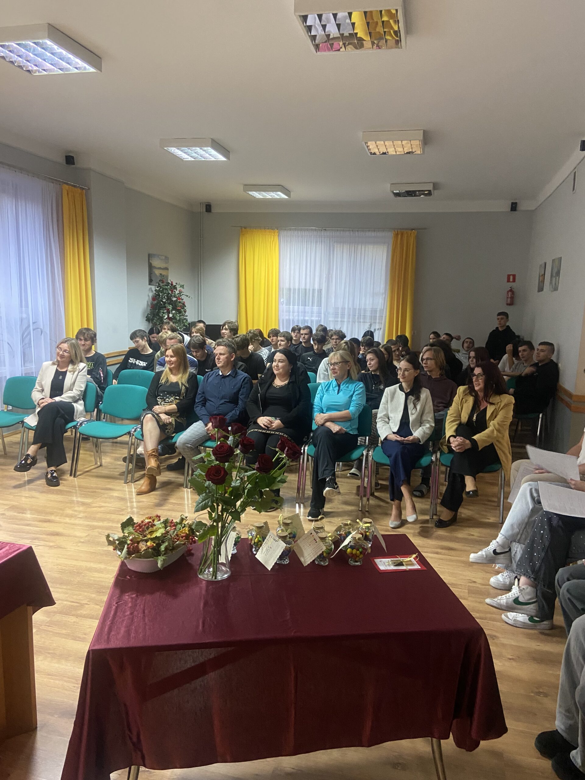 Wychowawcy i młodzież zasłuchani, zapatrzeni...