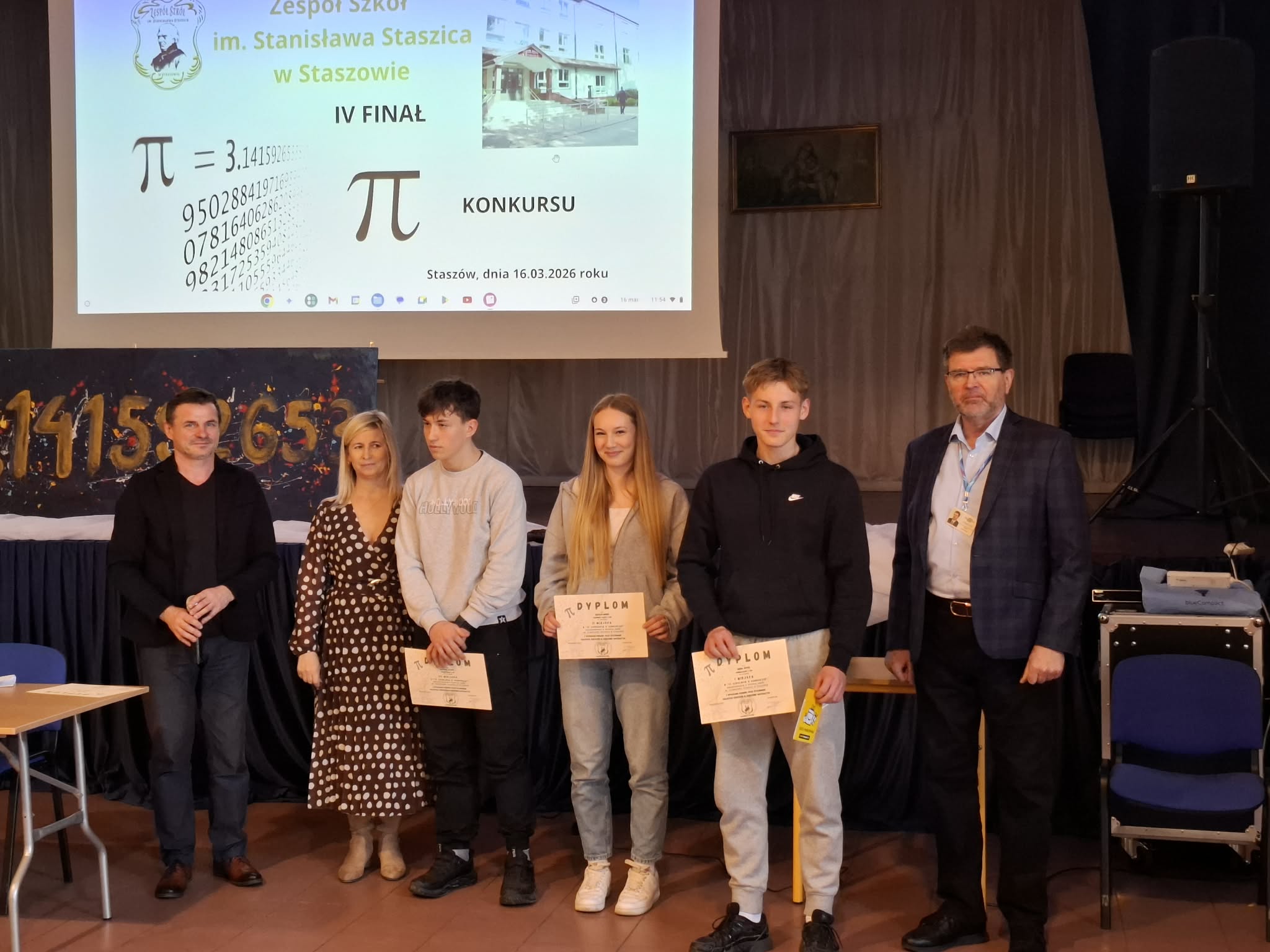 pamiątkowe zdjęcie zwycięzców