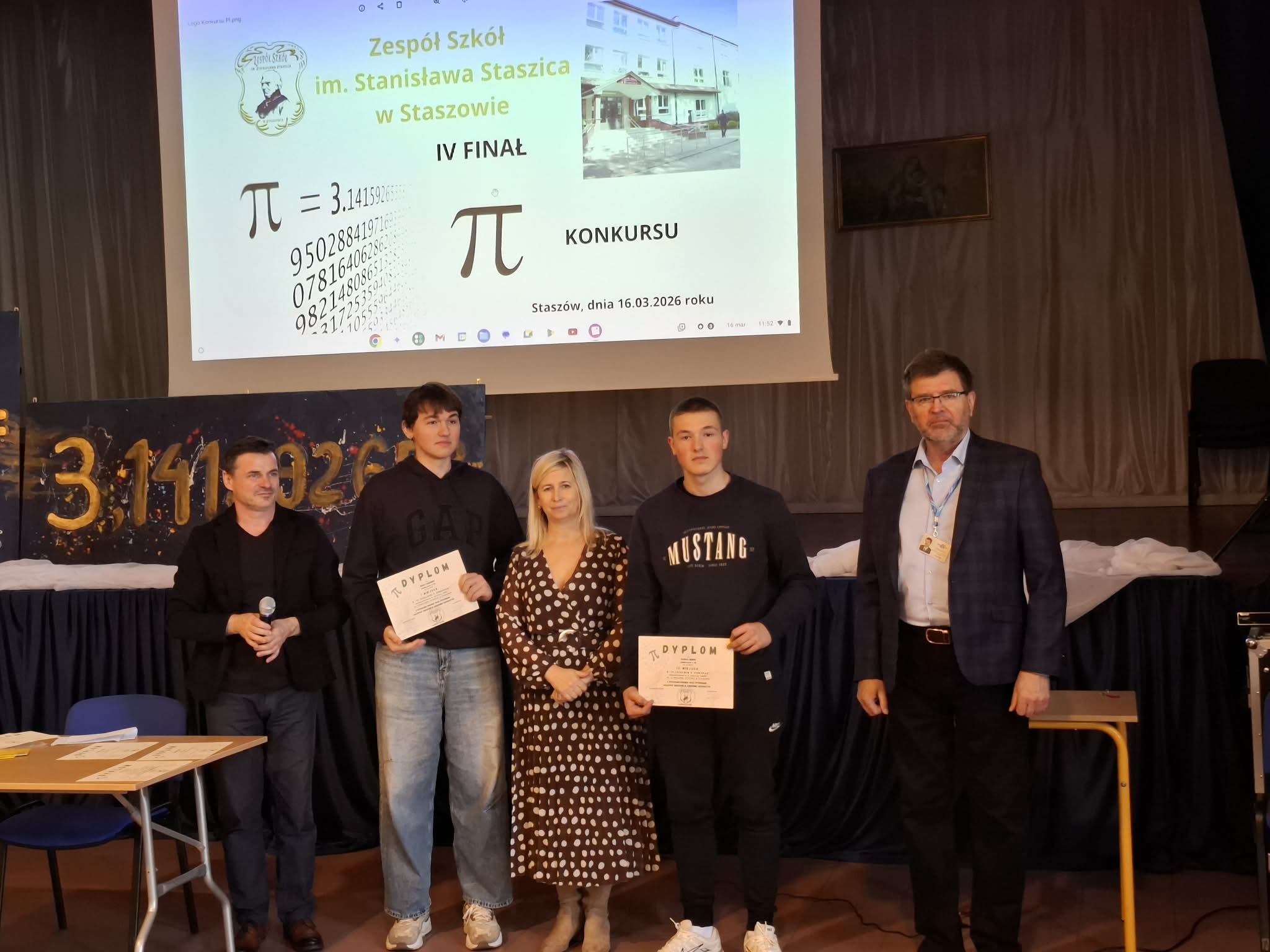 pamiątkowe zdjęcie zwycięzców