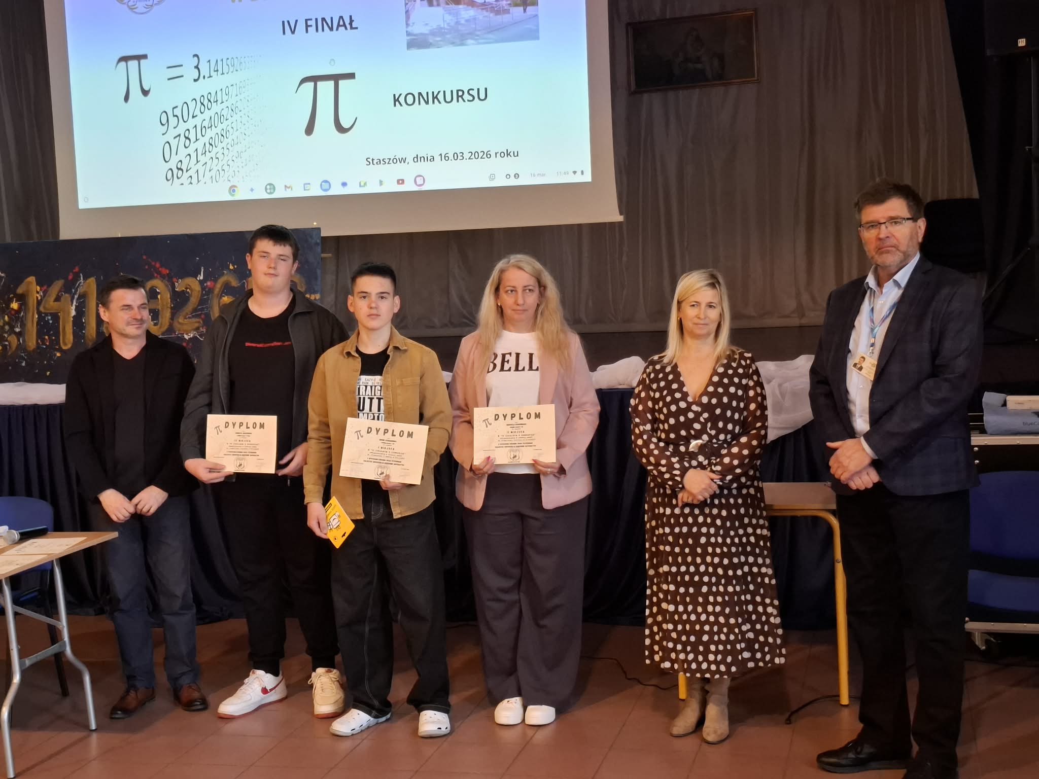 pamiątkowe zdjęcie zwycięzców