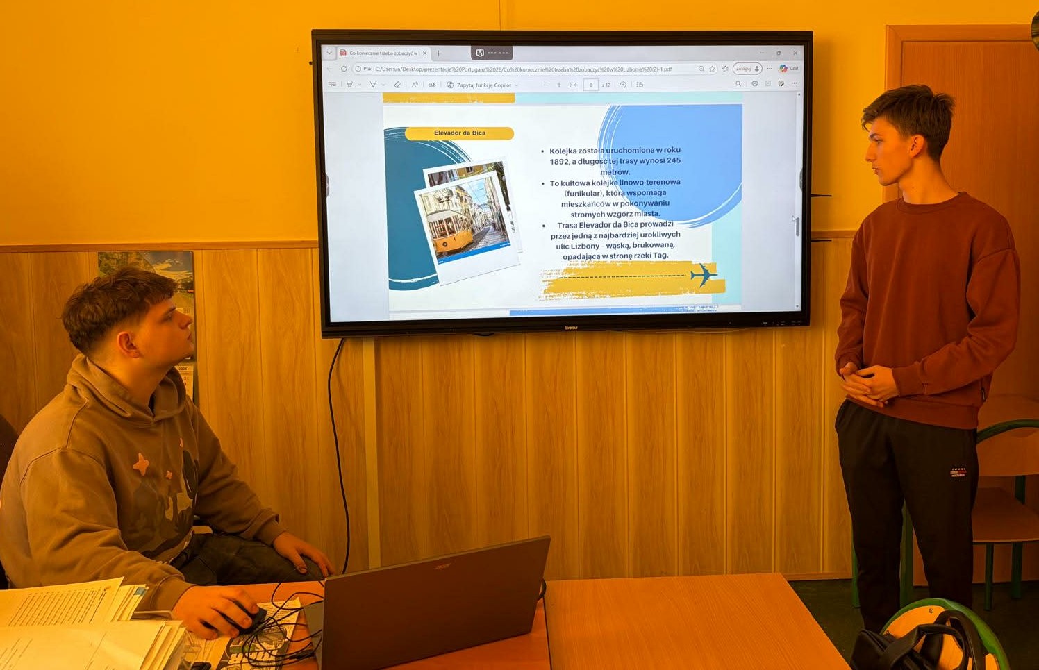 Uczniowie technikum i Branżowej Szkoły I stopnia na zajęciach przygotowawczych z języka angielskiego oraz zajęć o kulturze Portugalii.