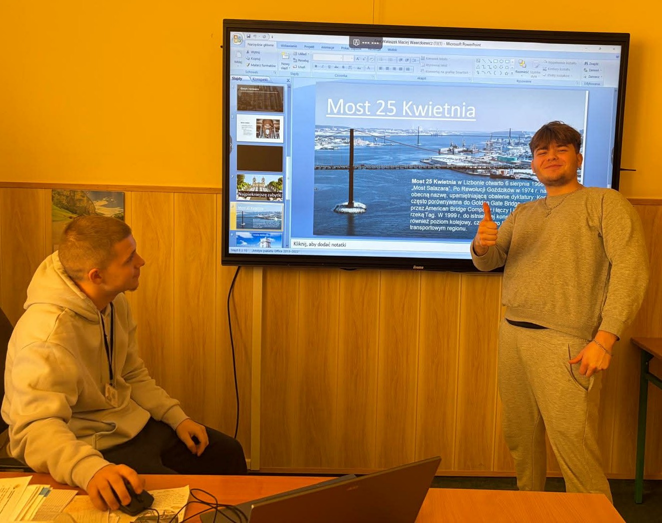 Uczniowie technikum i Branżowej Szkoły I stopnia na zajęciach przygotowawczych z języka angielskiego oraz zajęć o kulturze Portugalii.